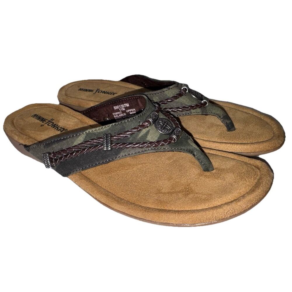 Minnetonka Womens 11 Camo Silverthorne Thong Sandals NWOT Charm Accent Braided